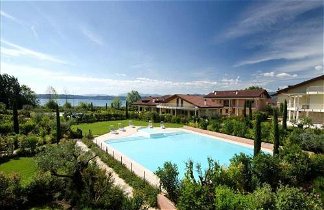 Photo 1 - Apartment in Sirmione with swimming pool
